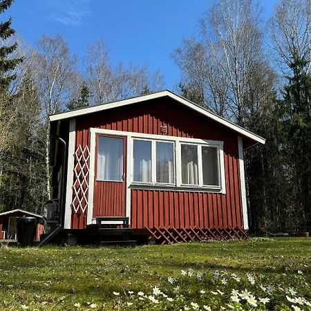 Sjoenaera Stuga Norrtälje Exterior foto