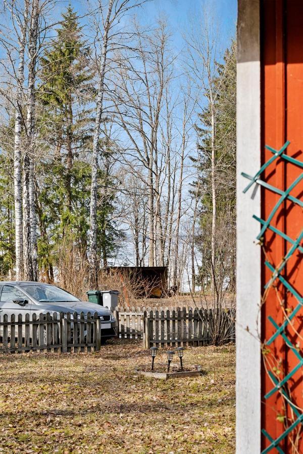 Sjoenaera Stuga Norrtälje Exterior foto